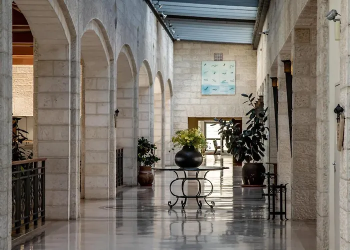 Golden Crown Hotel
