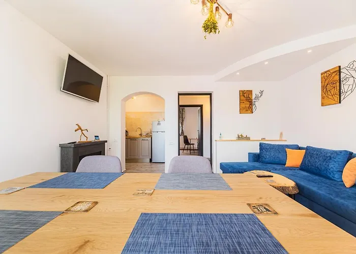 Snug Apartments - Free Private Parking Near Old Town