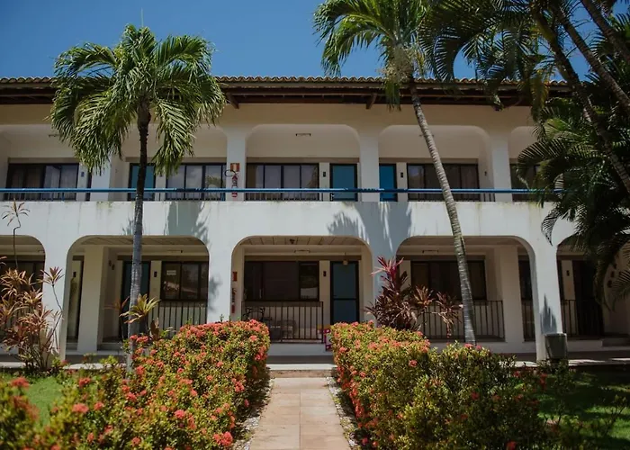 Guarajuba Summer Flat Melhor localização de Guarajuba e melhores Flats Beira Mar de Guarajuba Dispomos de 4 flats decorados no mesmo condomínio Aqui você não precisa de carro para nada Faça tudo à pé