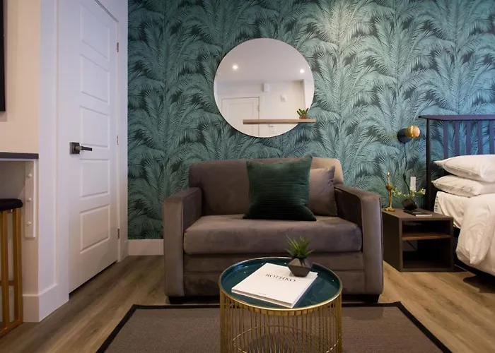 Sunny Green Palms Micro Studio With Yard View By Den Stays