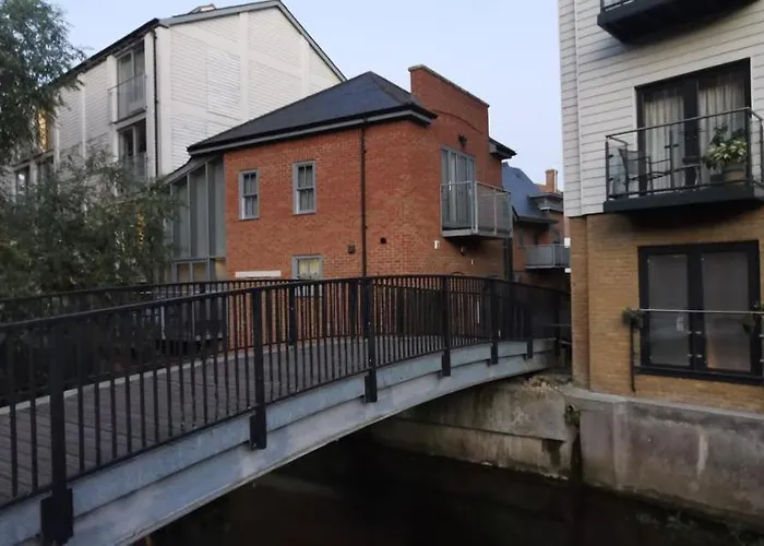 Modern City Centre House With Free Parking