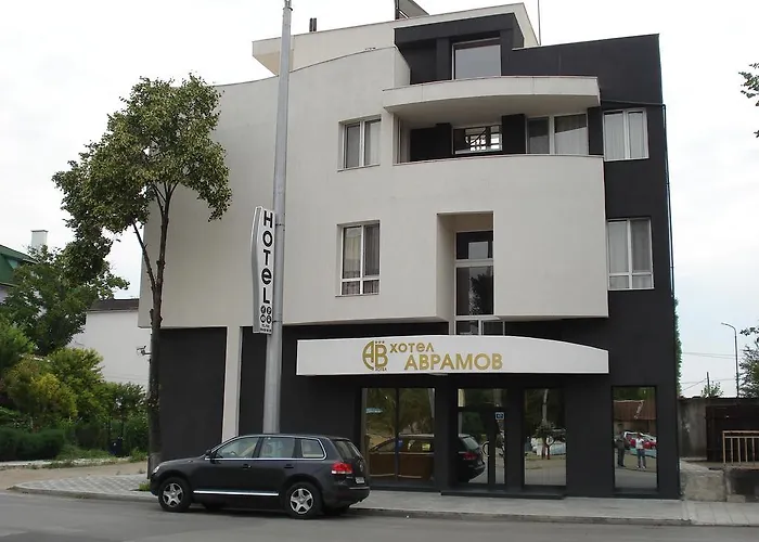 Family Hotel Avramov