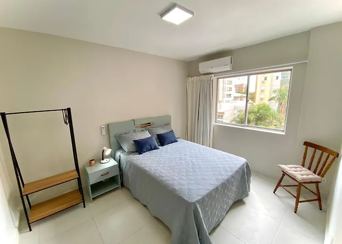 Apartamento no centro, ar-condicionado e garagem