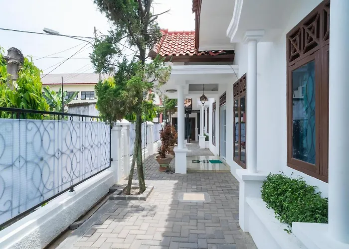 Reddoorz Near Bundaran Ciceri