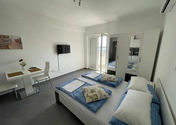 Apartments Nevistic