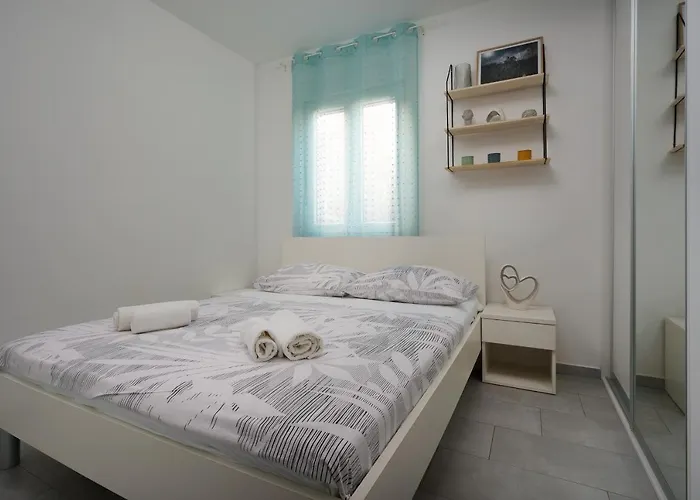 Apartments Elena Tia
