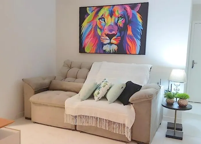 Apartamento CONFORTO prox do SHOPPING NAÇÕES prox ABBA Church - cozinha completa - Ar condicionado - WiFi - Smart Tv 32' - Youtube e Apps - estacionamento privado - Portaria 24h - Acomoda até 8 pessoas - Anfitriã SuperHost no BNB 5 Estrelas