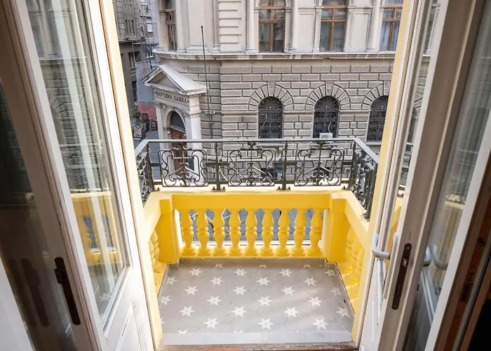 Natali Luxury Suites - Parking -Self Check-In - Pedestrian Zone