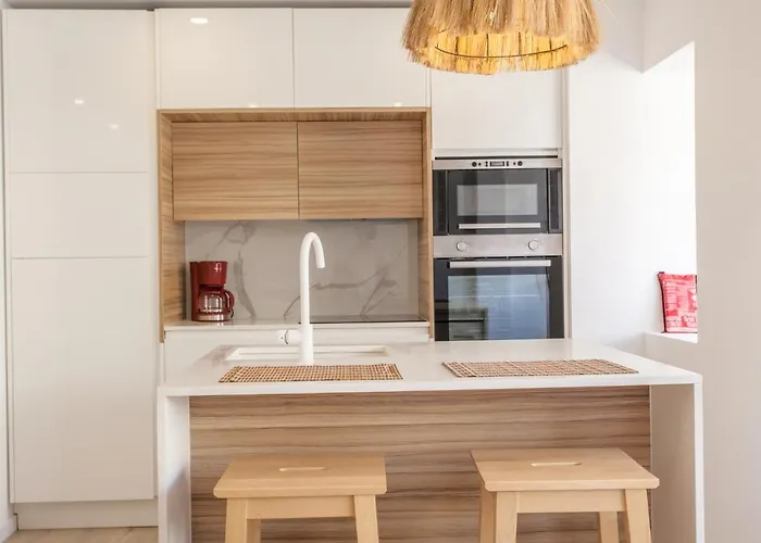 Sea Surf & The City- Beach Apt-Air Cond