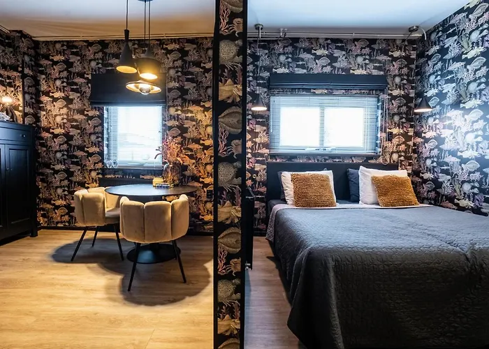 Cosy Aquarium For A Couple Or Friends