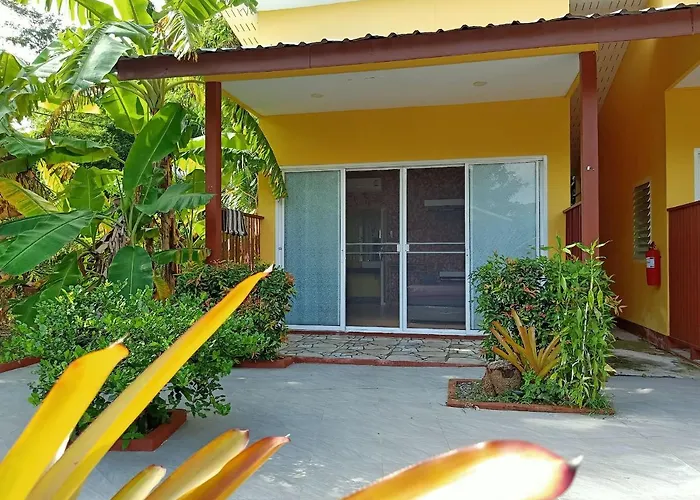 Ban Elephant Blanc Bungalow
