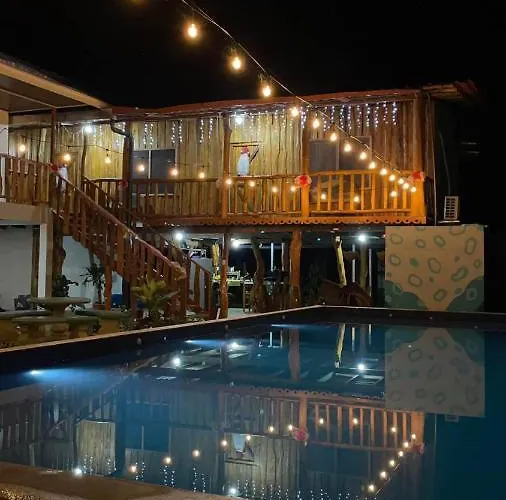 Tree House Samanea Lodge