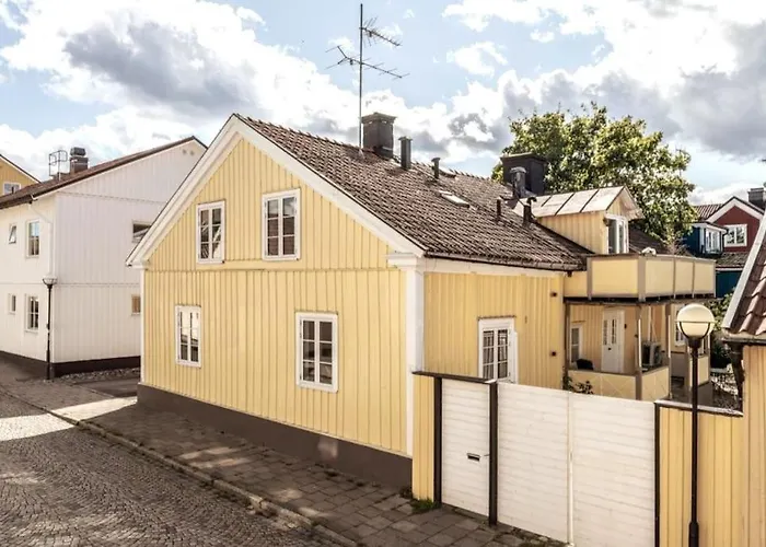 Central Laegenhet I 1700-Talshus