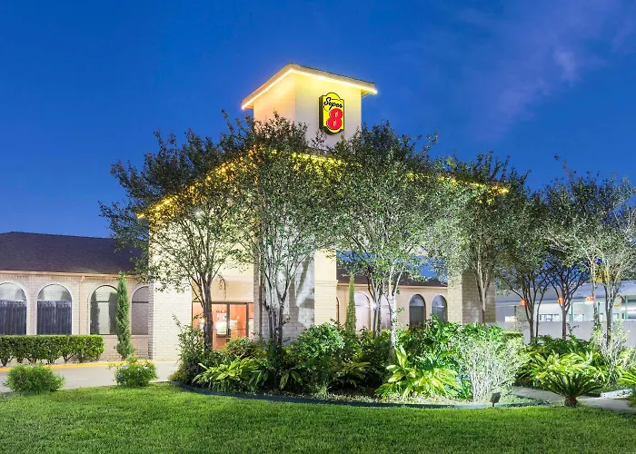 Super 8 By Wyndham San Antonio At I-10 Hotel