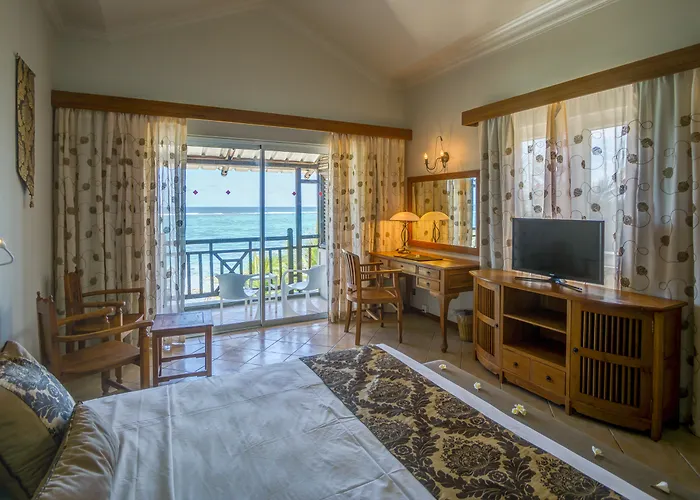 Le Peninsula Bay Beach Resort & Spa