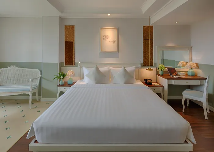 Au Lac Charner Hotel