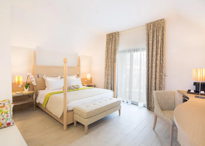 Akoya Hotel & Spa