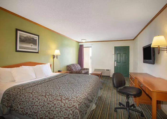 Days Inn By Wyndham Wichita West Near Airport