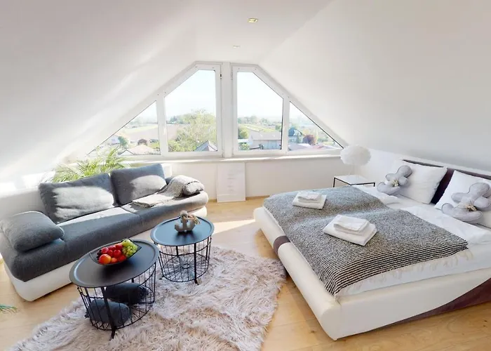 Lieblingsplatz Neusiedl - Modern Stylish Apartments - Free Parking Burgenland Card - 10 min to Designer Outlet Parndorf&Lake Neusiedl