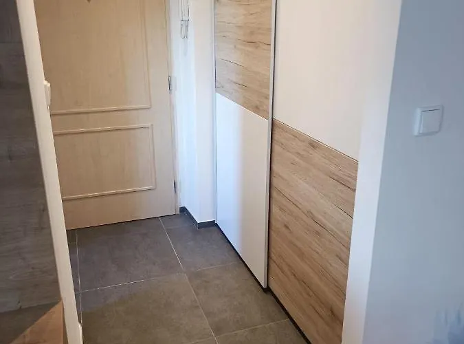 Zoo Karlovarska Apartment