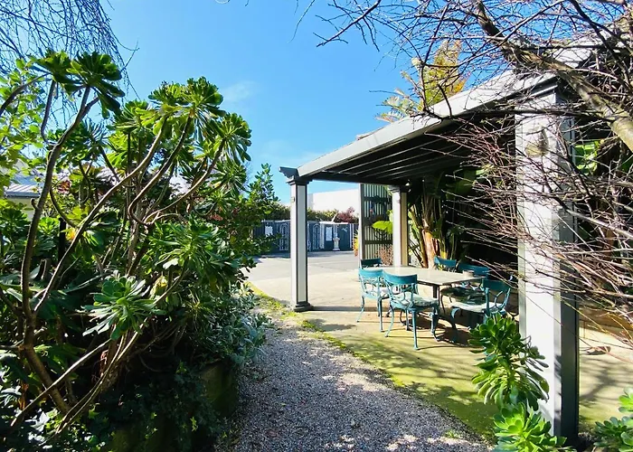 Mid Valley Motel