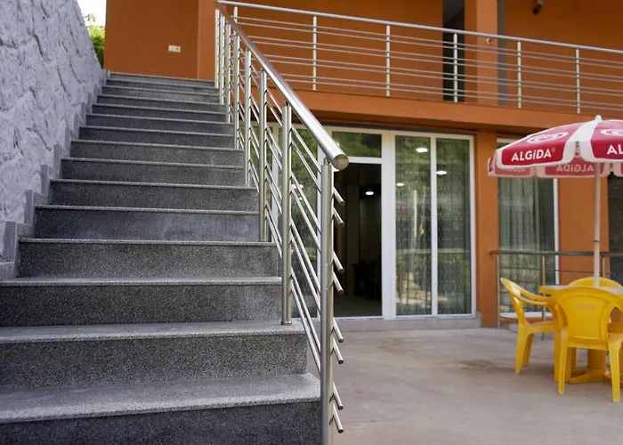 nira hotel