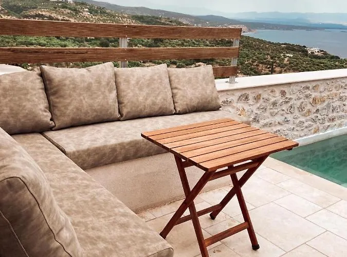 Mani Luxury Suites And Studios In Gytheio With Private Pools