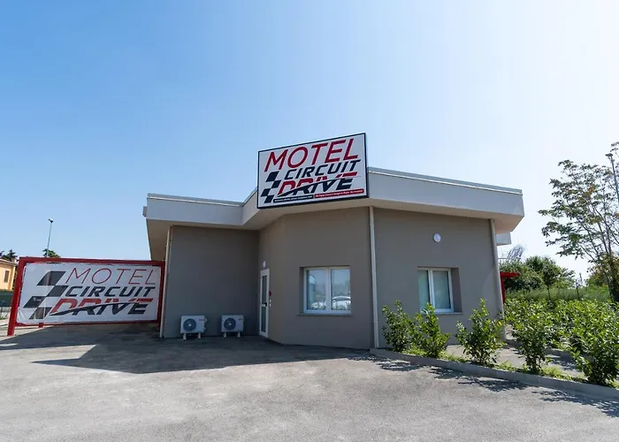 Motel Circuit Drive