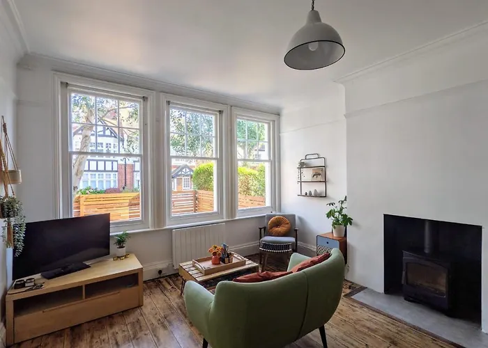 *Unique Brighton Apartment & Garden, Near Beach*