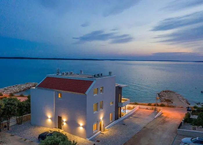 Villa Eni Beachfront Apartment With Pool