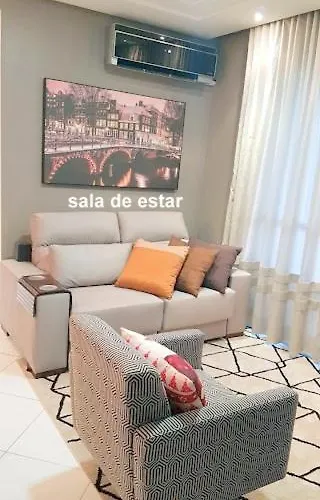 Quarto HOME em CRICIUMA com Cama Box de solteiro - WIFI - TV - banheiro - Sala de Estar e cozinha - Apto compartilhado com Anfitriões experientes em hospedar - Superhost no BnB 5 estrelas - ALUGO para CONFERENCIA DAS MULHERS da ABBA