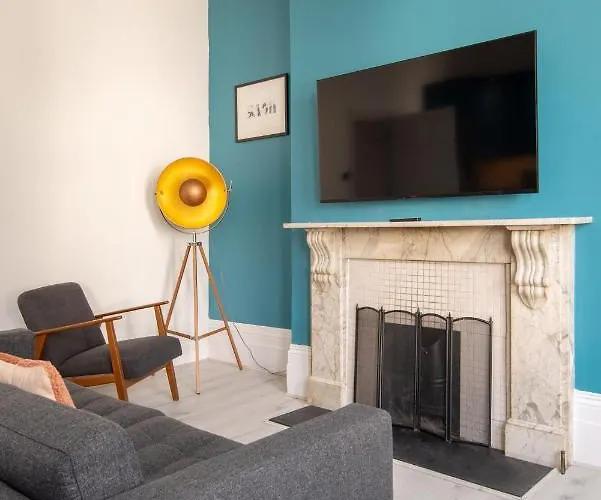 Central 2Br Modern Apartment 5Mins To Train Station