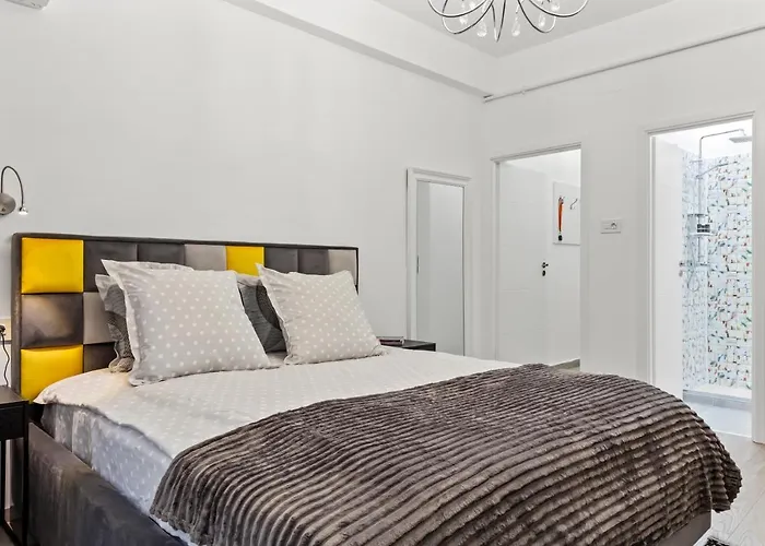 Brand New Studio - Old Town