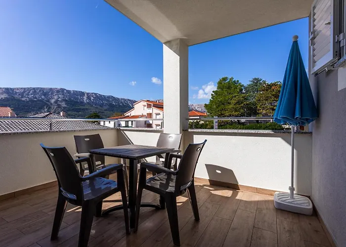 Apartments Crnekovic Tomislava 8A
