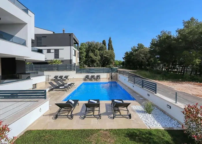 Villa Ankora 2 With Heated Pool