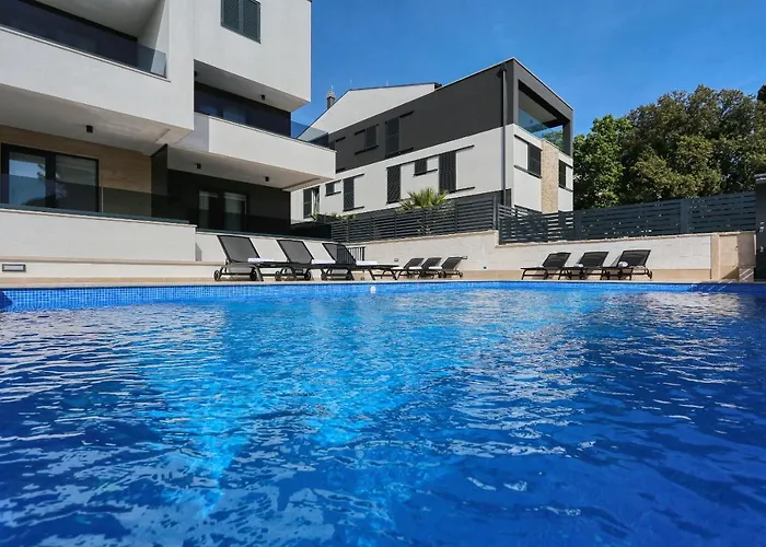 Villa Ankora 2 With Heated Pool