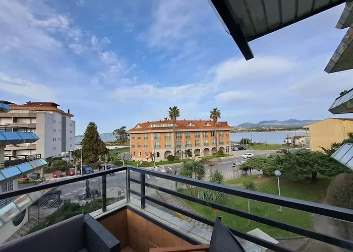 Baiona, primera línea de Playa Ladeira, terraza.