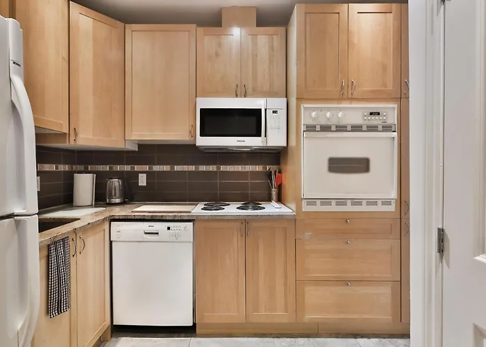 Stunning Full Apartments - Stocked Kitchens - Washer & Dryers - Workspace Provided - Fast Wifi - Located On The Famous St Denis Street - Near Metro Mont Royal