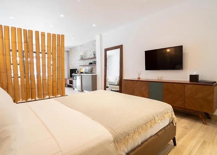 F&S Lounge Suites