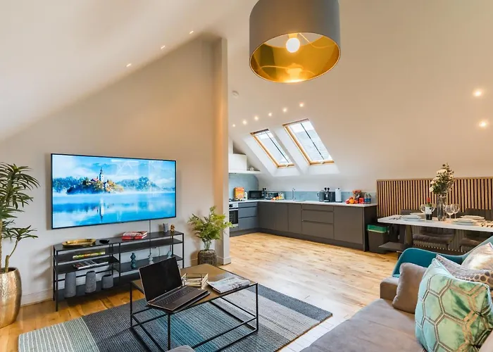Oakfield Premier Apartments-High Speed Wifi-Smart Selfcheckin-Central Cardiff Gem