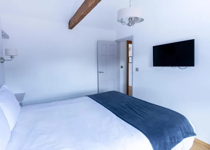 Apartment 6 At Number 8: City Centre, 1 Bedroom, Sofa Bed In Lounge