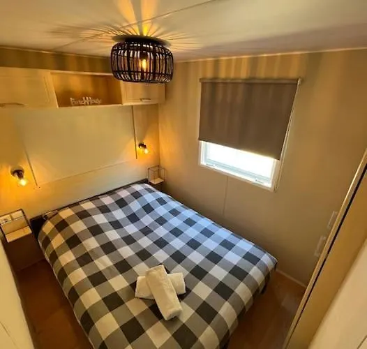 Chalet In Ouddorp Nabij Strand.