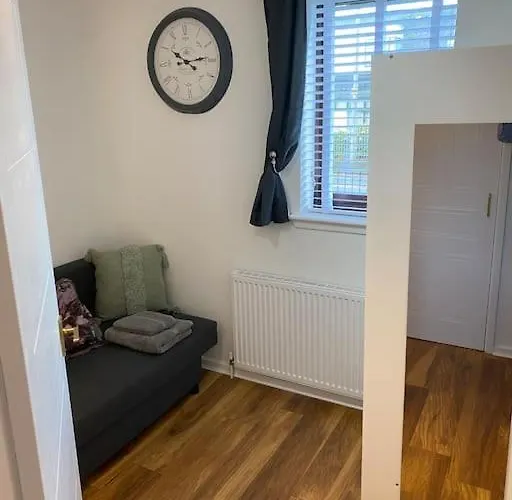 Perfectly Situated Luxury 2 Bedroom Apartment