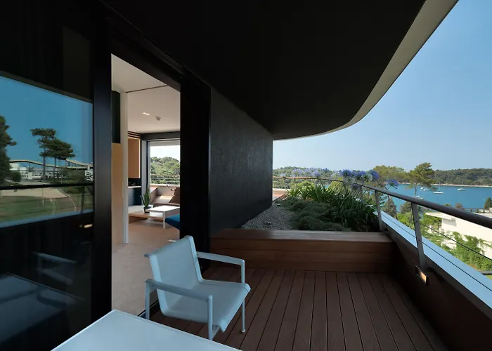 Lone Hotel By Maistra Collection