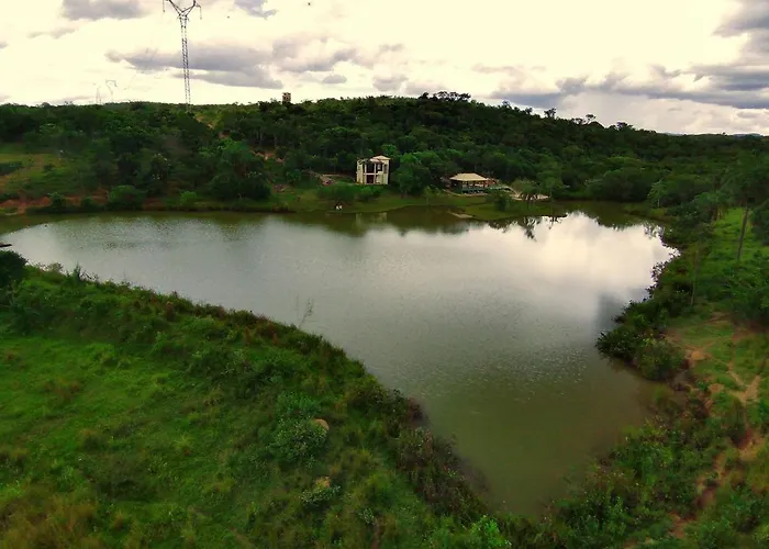 Chalé defronte Lagoa na Serra do Cipó próximo a Cachoeira Grande, Cachoeira do Pedrão e Cachoeira Véu da Noiva