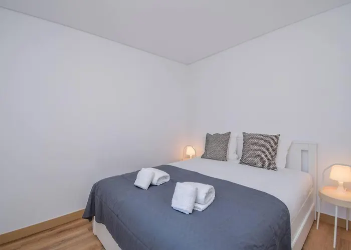 Acolhedor Apartamento de 1 Quarto com Terraço