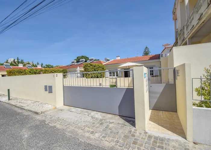 Acolhedor Apartamento de 1 Quarto com Terraço