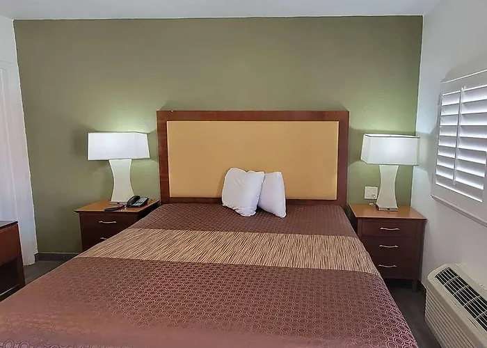 Super 8 El Centro N