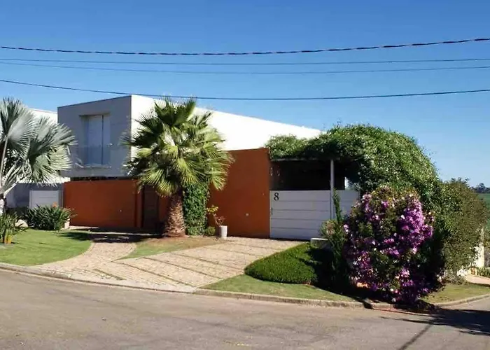Casa excelente e ampla na represa de Piracaia