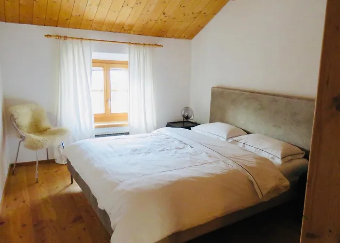 Stilvolle 2,5 Zimmer, Ferienwohnung in Sent